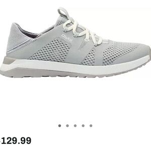 EUC OluKai women’s huia sneakers sz10